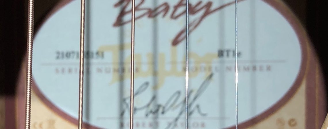 Taylor Guitars Baby Taylor BT-1e label