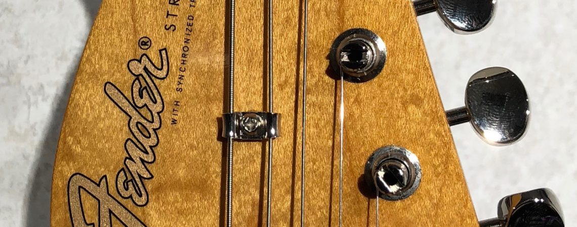 Fender Jimi Hendrix Stratocaster Maple Fingerboard Ultra Violet headstock