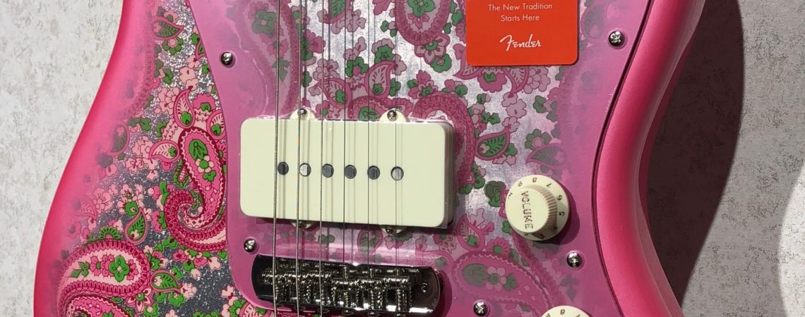 Fender Traditional 60s Jazzmaster Pink Paisley body right