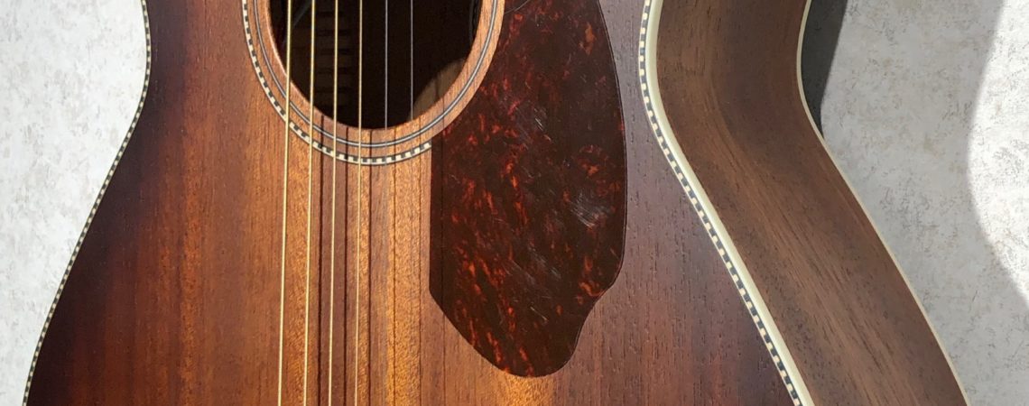 Fender Paramount PM-2e Parlor All Mahogany LTD body right