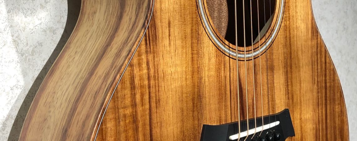 Taylor Guitars GS Mini-e Koa body left